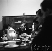 Lata 50. lub 60., Polska.
Spotkanie.
Fot. Irena Jarosińska, zbiory Ośrodka KARTA