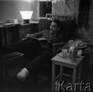 Lata 50. lub 60., Polska.
Stanisław Pieniążek - mąż fotografki Ireny Jarosińskiej.
Fot. Irena Jarosińska, zbiory Ośrodka KARTA