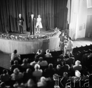 Lata 50. lub 60., Polska.
Uroczystość.
Fot. Irena Jarosińska, zbiory Ośrodka KARTA