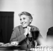 Lata 50. lub 60., Polska.
Kobieta.
Fot. Irena Jarosińska, zbiory Ośrodka KARTA