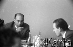 Lata 50. lub 60., Polska.
Spotkanie.
Fot. Irena Jarosińska, zbiory Ośrodka KARTA