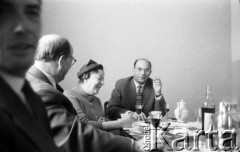 Lata 50. lub 60., Polska.
Spotkanie.
Fot. Irena Jarosińska, zbiory Ośrodka KARTA