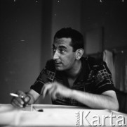 1959, Warszawa, Polska.
Aktor Gustaw Holoubek.
Fot. Irena Jarosińska, zbiory Ośrodka KARTA