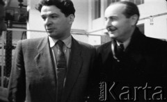 Lata 50. lub 60., Polska.
Mężczyźni w zakładzie z maszynami przepływowymi.
Fot. Irena Jarosińska, zbiory Ośrodka KARTA 
