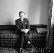 Lata 50. lub 60., Polska.
Krytyk filmowy Jerzy Toeplitz.
Fot. Irena Jarosińska, zbiory Ośrodka KARTA