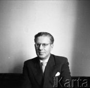 Lata 50. lub 60., Polska.
Krytyk filmowy Jerzy Toeplitz.
Fot. Irena Jarosińska, zbiory Ośrodka KARTA