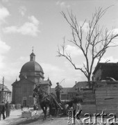 lata 50-te, Warszawa, Polska.
Kościół Sakramentek pod wezwaniem św. Kazmierza na  rynku Nowego Miasta.
Fot. Irena Jarosińska, zbiory Ośrodka KARTA.