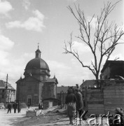 lata 50-te, Warszawa, Polska.
Kościół Sakramentek pod wezwaniem św. Kazmierza na  rynku Nowego Miasta.
Fot. Irena Jarosińska, zbiory Ośrodka KARTA.