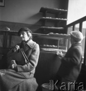 lata 50-te, Warszawa, Polska
Marek Jarosiński (syn Ireny Jarosińskiej) w cukierni
Fot. Irena Jarosińska, zbiory Ośrodka KARTA