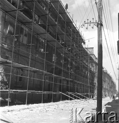 lata 50-te, Warszawa, Polska
Remontowana kamienica
Fot. Irena Jarosińska, zbiory Ośrodka KARTA