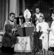 30.10.1955, Katowice, Polska.
Konsekracja Archikatedry Chrystusa Króla prowadzona przez ordynariusza częstochowskiego Zdzisława Golińskiego.
Fot. Irena Jarosińska, zbiory Ośrodka KARTA