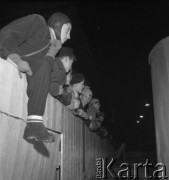 lata 50-te, Warszawa, Polska
Rewia na lodzie dla dzieci - publiczność.
Fot. Irena Jarosińska, zbiory Ośrodka KARTA