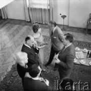 1960, Polska.
Uroczystość przyznania Złotej Kaczki Jerzemu Kawalerowiczowi za film 