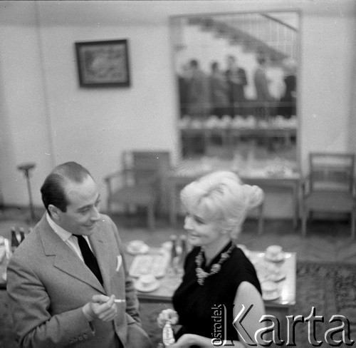1960, Polska.
Uroczystość przyznania Złotej Kaczki Jerzemu Kawalerowiczowi za film 