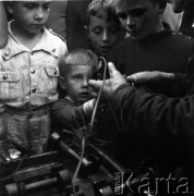 Lata 50. lub 60., Sopot, Polska.
Kino objazdowe.
Fot. Irena Jarosińska, zbiory Ośrodka KARTA