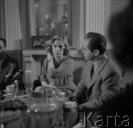 Lata 50. lub 60., Polska.
Spotkanie.
Fot. Irena Jarosińska, zbiory Ośrodka KARTA