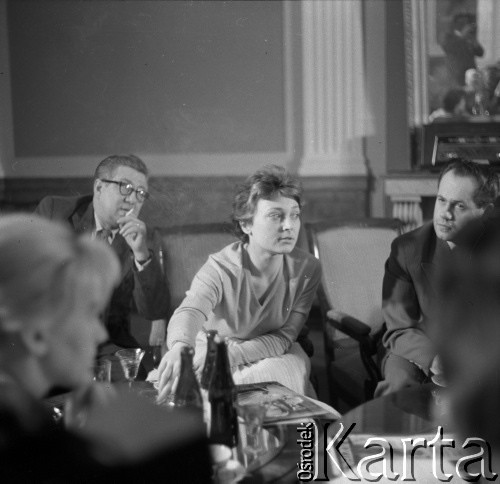 Lata 50. lub 60., Polska.
Spotkanie.
Fot. Irena Jarosińska, zbiory Ośrodka KARTA
