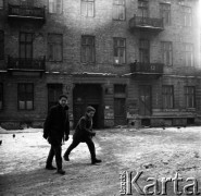 Lata 60., Warszawa, Polska.
Aktor Ludwik Halicz (z prawej).
Fot. Irena Jarosińska, zbiory Ośrodka KARTA