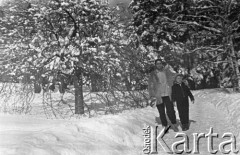 Lata 50. lub 60., Polska.
Zima.
Fot. NN, kolekcja Ireny Jarosińskiej, zbiory Ośrodka KARTA