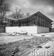 Lata 50. lub 60., Warszawa, Polska.
Budynek sali gimnastycznej Akademii Wychowania Fizycznego.
Fot. Irena Jarosińska, zbiory Ośrodka KARTA