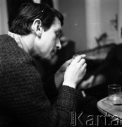 Lata 60., Kraków, Polska.
Imieniny piosenkarki Ewy Demarczyk.
Fot. Irena Jarosińska, zbiory Ośrodka KARTA