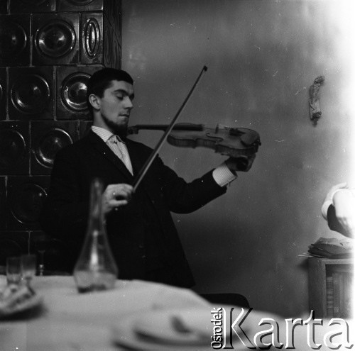 Lata 60., Kraków, Polska.
Imieniny piosenkarki Ewy Demarczyk.
Fot. Irena Jarosińska, zbiory Ośrodka KARTA