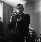 Lata 60., Kraków, Polska.
Imieniny piosenkarki Ewy Demarczyk.
Fot. Irena Jarosińska, zbiory Ośrodka KARTA