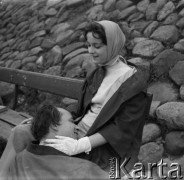 Lata 50. lub 60., Warszawa, Polska.
Studentka Mela z Państwowej Wyższej Szkoły Teatralnej.
Fot. Irena Jarosińska, zbiory Ośrodka KARTA