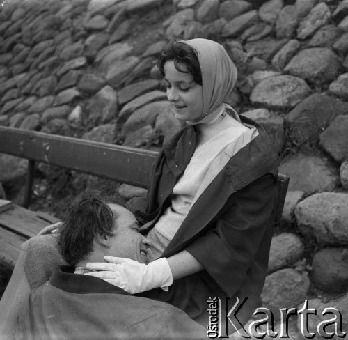 Lata 50. lub 60., Warszawa, Polska.
Studentka Mela z Państwowej Wyższej Szkoły Teatralnej.
Fot. Irena Jarosińska, zbiory Ośrodka KARTA