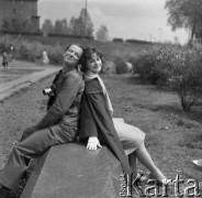 Lata 50. lub 60., Warszawa, Polska.
Studentka Mela z Państwowej Wyższej Szkoły Teatralnej.
Fot. Irena Jarosińska, zbiory Ośrodka KARTA