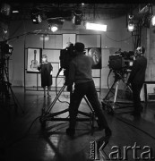 1960, Warszawa, Polska.
Aktorka Alina Janowska na planie zdjęciowym spektaklu telewizyjnego 