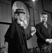 1960, Warszawa, Polska.
Aktorka Alina Janowska i aktor Mieczysław Czechowicz w spektaklu telewizyjnym 