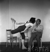 Lata 50. lub 60., Polska.
Próba spektaklu teatralnego.
Fot. Irena Jarosińska, zbiory Ośrodka KARTA