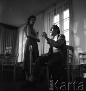 Lata 50. lub 60., Polska.
Próba spektaklu teatralnego.
Fot. Irena Jarosińska, zbiory Ośrodka KARTA