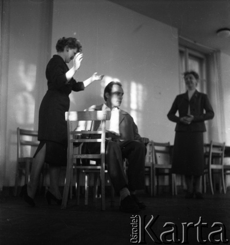 Lata 50. lub 60., Polska.
Próba spektaklu teatralnego.
Fot. Irena Jarosińska, zbiory Ośrodka KARTA