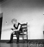 Lata 50., Polska.
Gimnastyczka Malina Michalska. 
Fot. Irena Jarosińska, zbiory Ośrodka KARTA
