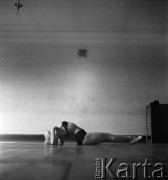 Lata 50., Polska.
Gimnastyczka Malina Michalska. 
Fot. Irena Jarosińska, zbiory Ośrodka KARTA