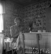 Lata 50., Urle, Polska.
Zofia Małek - matka fotografki Ireny Jarosińskiej.
Fot. Irena Jarosińska, zbiory Ośrodka KARTA