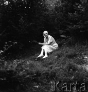 Lata 50. lub 60., Kazimierz Dolny, Polska.
Zofia Małek - fotografki Ireny Jarosińskiej.
Fot. Irena Jarosińska, zbiory Ośrodka KARTA