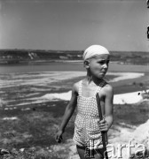Lata 50. lub 60., Kazimierz Dolny, Polska.
Marek Jarosiński - syn fotografki Ireny Jarosińskiej.
Fot. Irena Jarosińska, zbiory Ośrodka KARTA