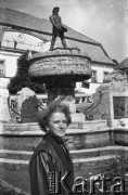 Lata 50. lub 60., Polska.
Kobieta.
Fot. Irena Jarosińska, zbiory Ośrodka KARTA
