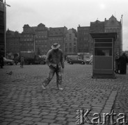 Lata 50. lub 60., Wrocław, Polska.
Rynek.
Fot. Irena Jarosińska, zbiory Ośrodka KARTA
