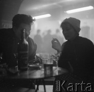 Lata 40. lub 50., Wrocław, Polska.
Klub.
Fot. Irena Jarosińska, zbiory Ośrodka KARTA 
