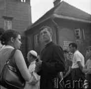 Lata 60., Częstochowa, Polska.
Studenci z zagranicy na Jasnej Górze.
Fot. Irena Jarosińska, zbiory Ośrodka KARTA