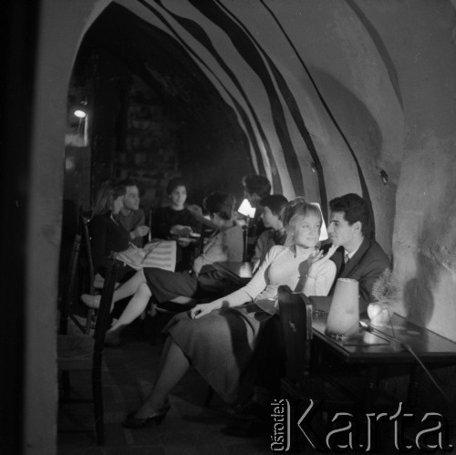 Lata 60., Polska.
Studenci z zagranicy.
Fot. Irena Jarosińska, zbiory Ośrodka KARTA
