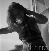 Lata 60., Polska.
Hanna Roguska - koleżanka Marka Jarosińskiego - syna fotografki Ireny Jarosińskiej.
Fot. Irena Jarosińska, zbiory Ośrodka KARTA