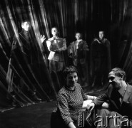 1968, Wałbrzych, Polska.
Teatr Dramatyczny im. Jerzego Szaniawskiego. Z lewej Krystyna Tyszarska-Skołuda - reżyserka i dyrektorka teatru.
Fot. Irena Jarosińska, zbiory Ośrodka KARTA