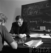 1965-1968, Warszawa, Polska.
Ambasador USA John Gronouski w Ambasadzie USA w Alejach Ujazdowskich.
Fot. Irena Jarosińska, zbiory Ośrodka KARTA 
