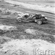 8.11.1976, Bełchatów, Polska.
Kopalnia Węgla Brunatnego Bełchatów - prace na polu wydobywczym.
Fot. Irena Jarosińska, zbiory Ośrodka KARTA
