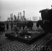 1976, Oświęcim, Polska.
Muzeum Auschwitz-Birkenau - Międzynarodowe Forum UNESCO w 30-lecie zwycięstwa nad faszyzmem.
Fot. Irena Jarosińska, zbiory Ośrodka KARTA